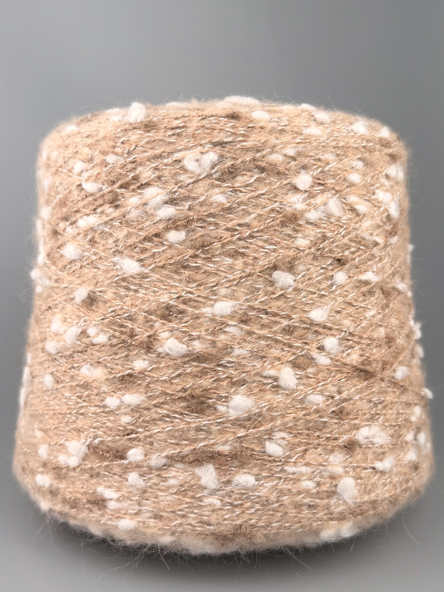 New Mill Fuego Nm 2500 – Fantasiegarn Bouclé mit Kaschmir, Wolle und Kid Mohair col. Kamelbeige mit Elfenbein foto 2